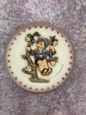 Hummel Mini Plate #1149 Apple Tree Boy with Box (1977 Reproduction)